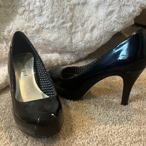Black Madden Girl heels. Size 6-6 1/2. Used.